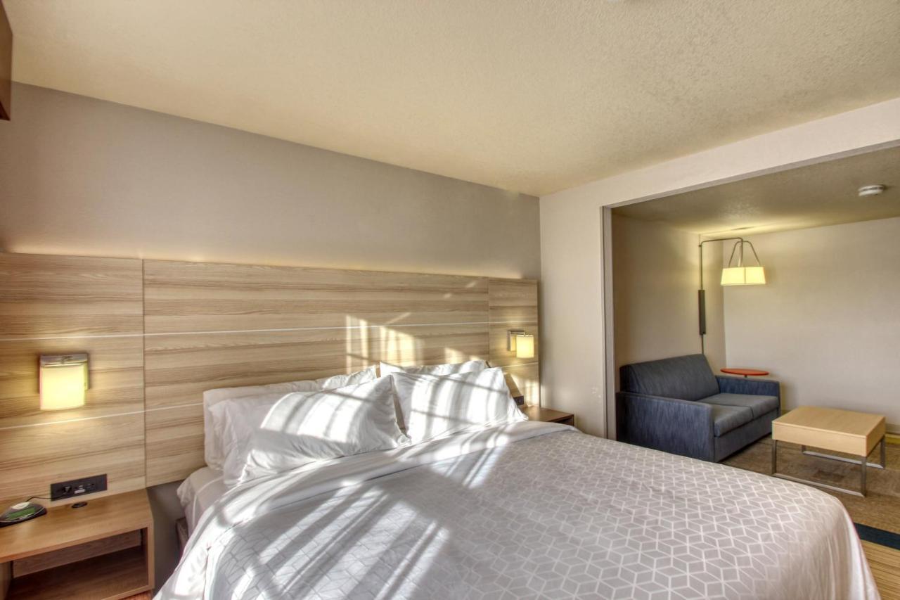 Holiday Inn Express Hotel & Suites Milwaukee Airport By Ihg Dış mekan fotoğraf